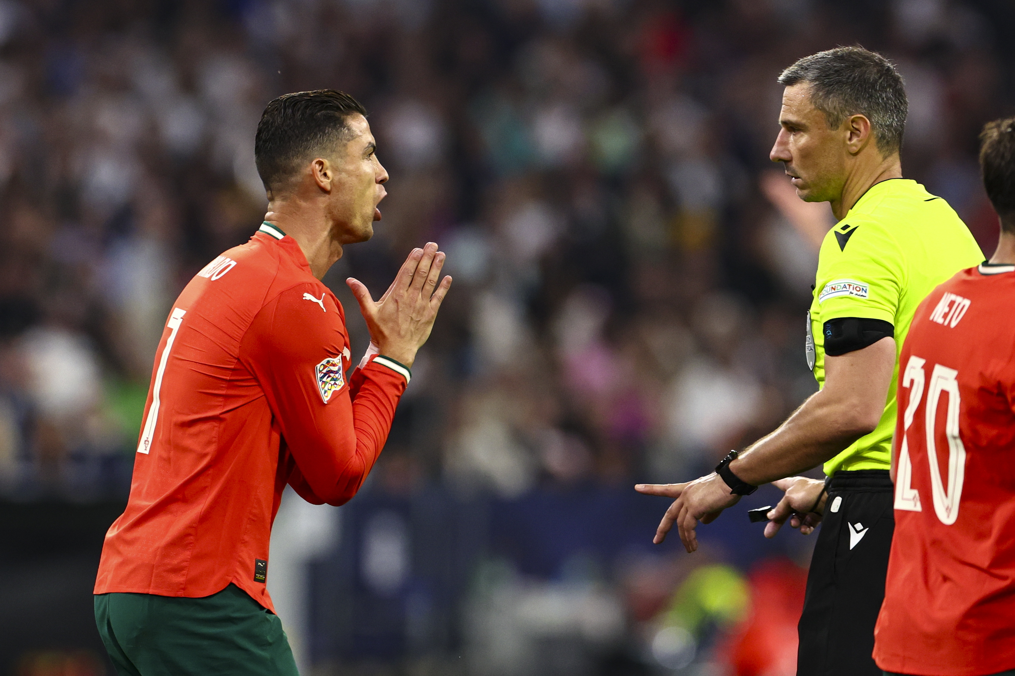 足球场上：欧国联比赛冷门连连看点解读的简单介绍