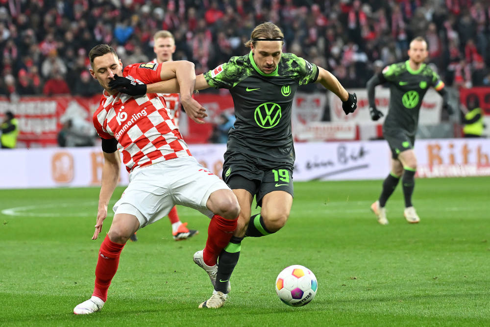 包含沃尔夫斯堡主场逆转罗马，取得关键胜利的词条