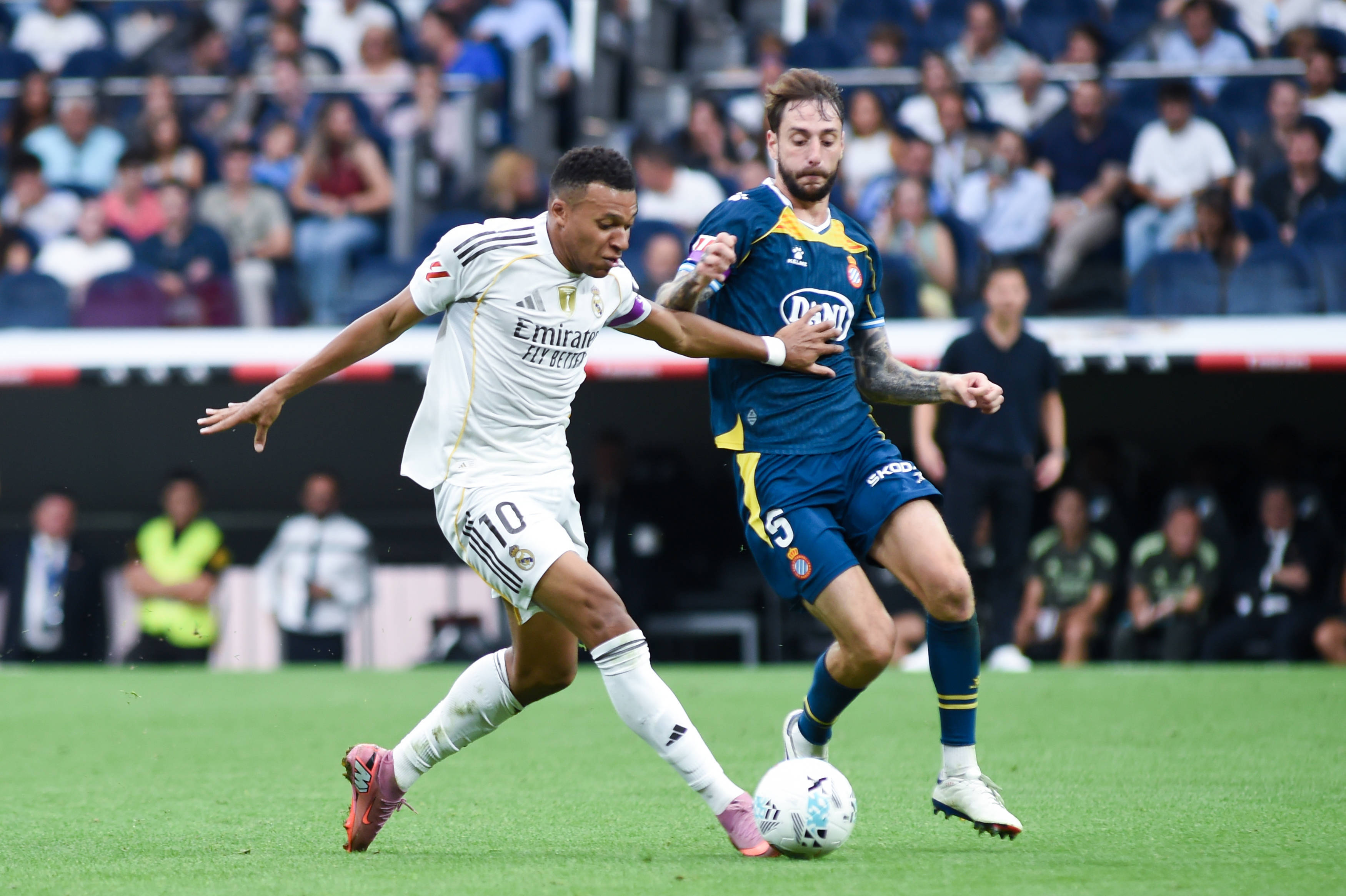 皇马主场大胜阿拉维斯,稳固积分榜前列(周五008 04点 皇马对阵阿拉维斯 预测) 皇马主场大胜阿拉维斯,稳固积分榜前列(周五008 04点 皇马对阵阿拉维斯 预测)