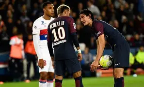 包含西维尔贝辛达遭遇挑战！门迪要带领圣埃蒂安前进的词条