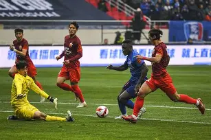 超级联赛上海申花击败大连一方,继续领跑 超级联赛上海申花击败大连一方,继续领跑